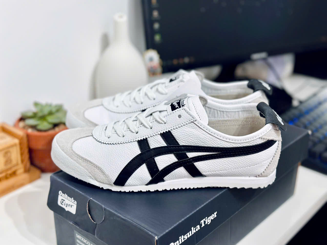 ONITSUKA MEXICO 66 WHITE BLACK ONITSUKA MEXICO 66 WHITE BLACK