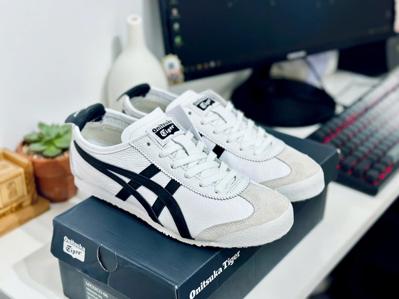 ONITSUKA MEXICO 66 WHITE BLACK ONITSUKA MEXICO 66 WHITE BLACK